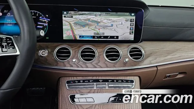 Mercedes-Benz E-Class — Фото автомобиля 10