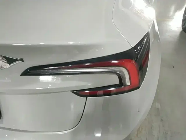Tesla Model 3 — Фото автомобиля 7