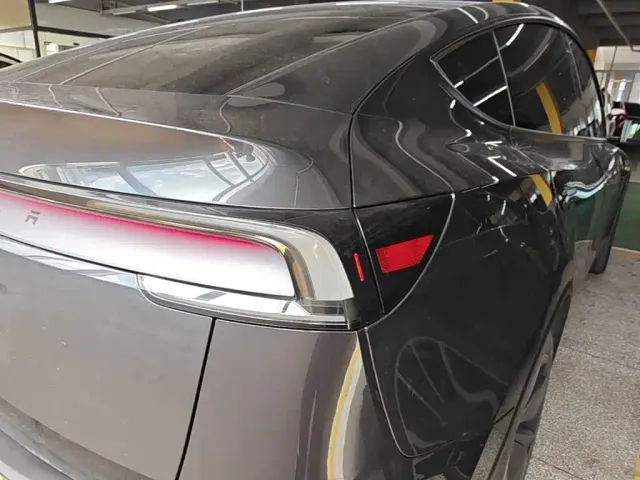 Tesla Model Y — Фото автомобиля 7