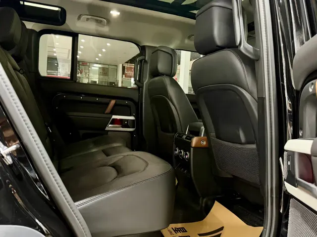 Land Rover Defender — Фото автомобиля 5