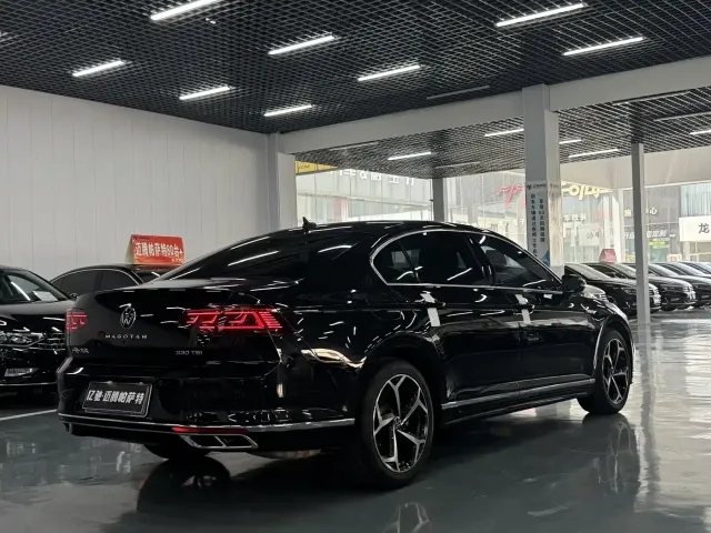 Volkswagen Magotan 2023 Model 2 Million Commemorative Edition 330TSI DSG Luxury — Фото автомобиля 9