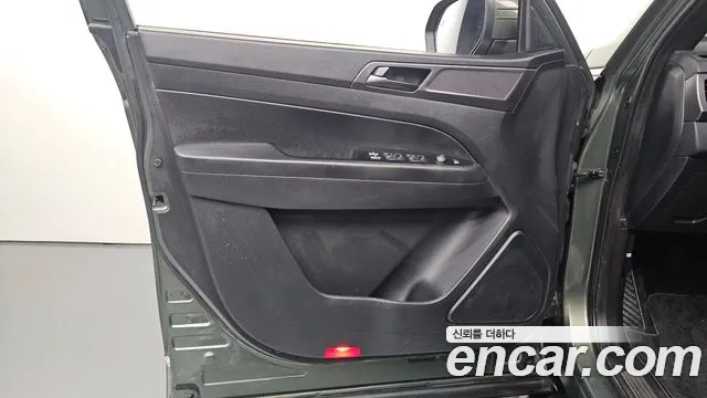KG_Mobility_Ssangyong Rexton Новый Rexton Sport Khan Дизель 2.2 4WD — Фото автомобиля 23