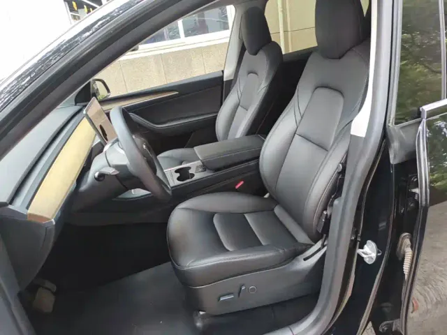 Tesla Model Y — Фото автомобиля 14