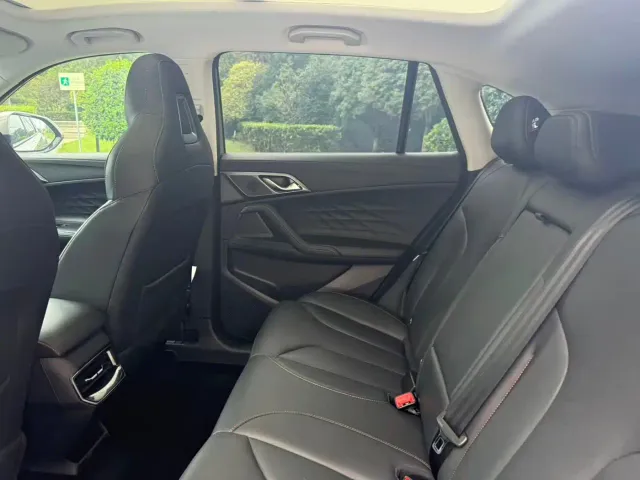 Roewe RX5 — Фото автомобиля 6