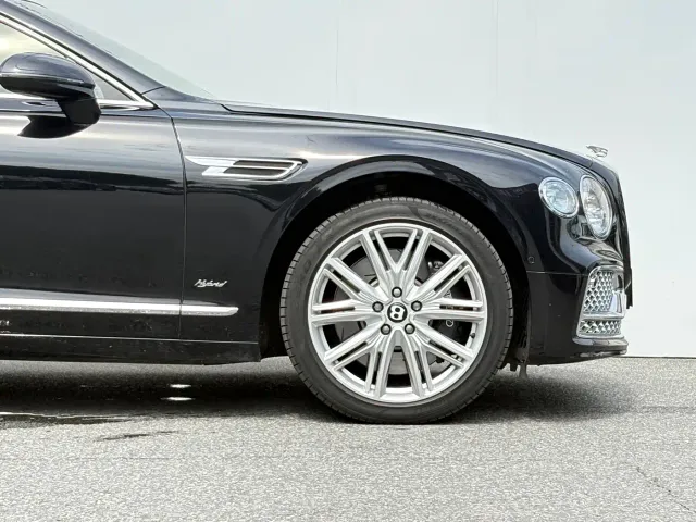 Bentley Flying Spur — Фото автомобиля 27