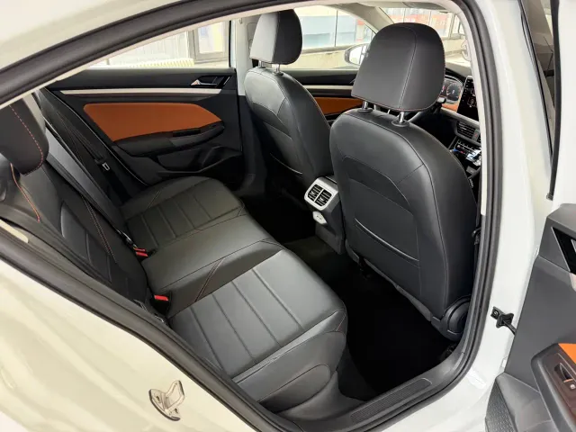 Volkswagen Bora — Фото автомобиля 16