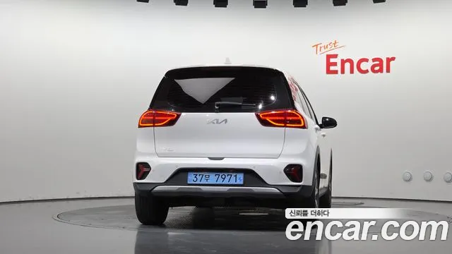 Kia Niro — Фото автомобиля 4