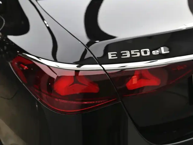 Mercedes-Benz E-Class — Фото автомобиля 30