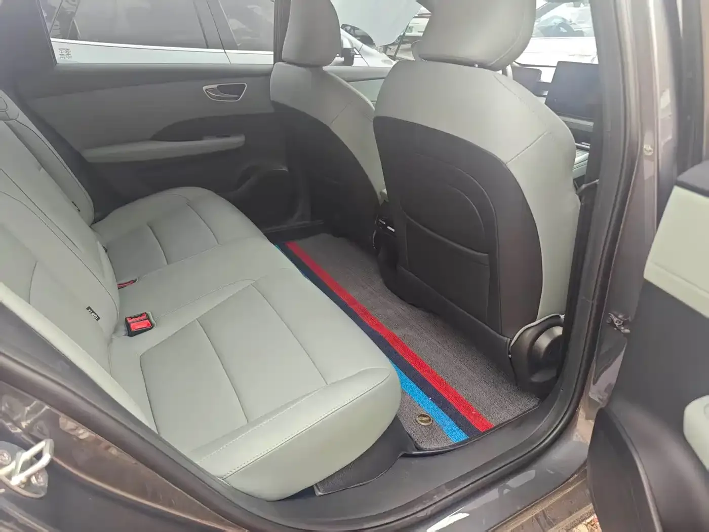 Roewe Roewe D6 2025 Model 450km Premium Edition — Фото автомобиля 10