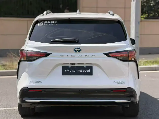 Toyota Sienna — Фото автомобиля 5