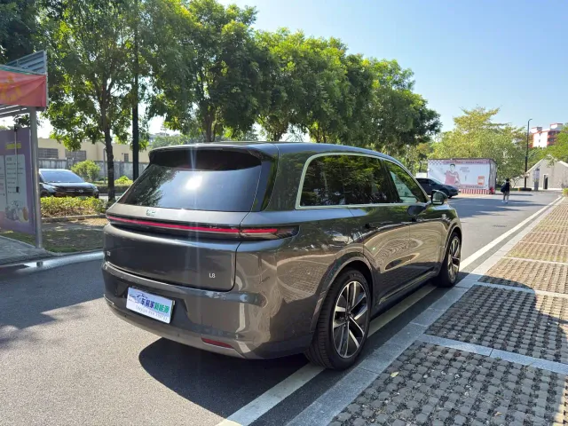 Li Auto L8 — Фото автомобиля 6