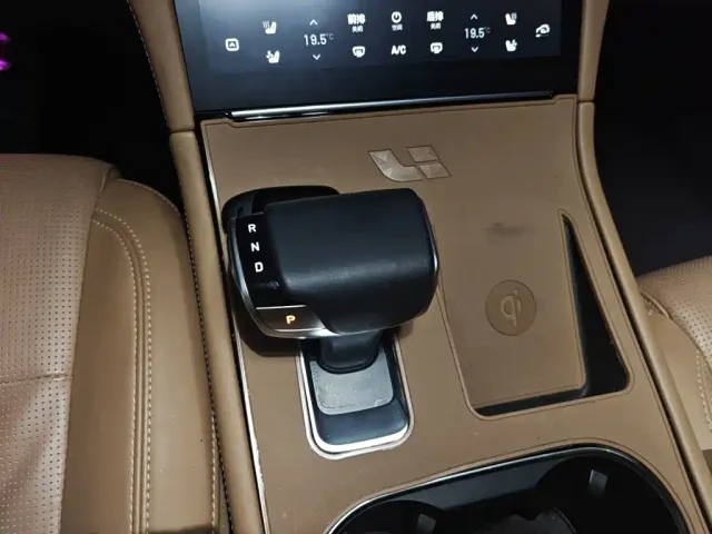 Li Auto ONE — Фото автомобиля 15