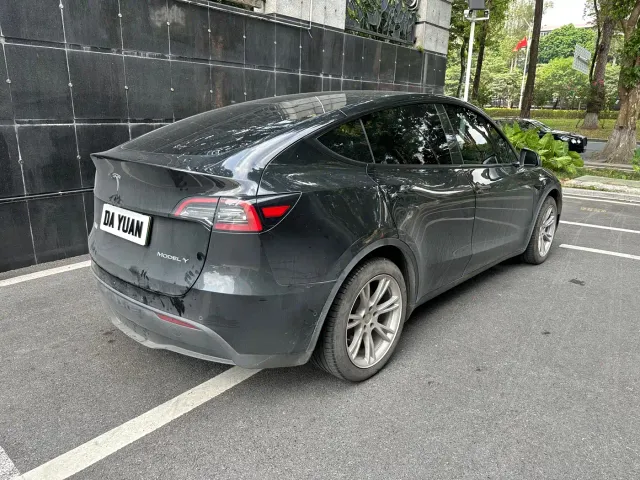 Tesla Model Y — Фото автомобиля 15