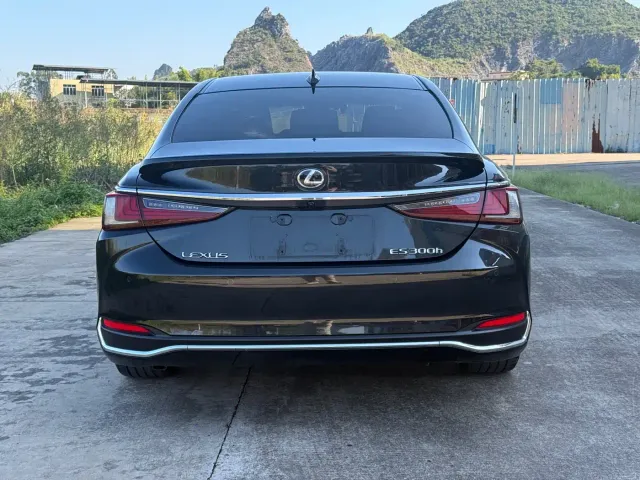 Lexus ES — Фото автомобиля 12