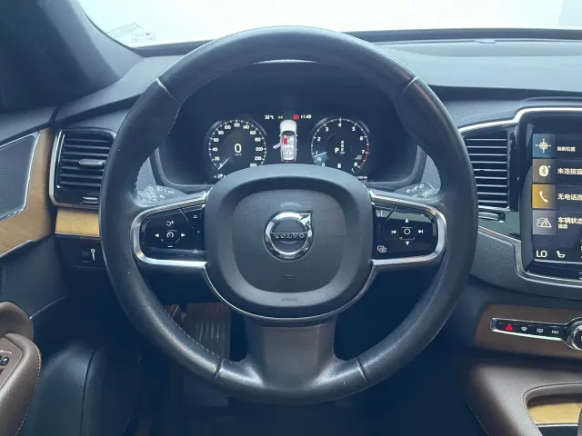Volvo XC90 — Фото автомобиля 18