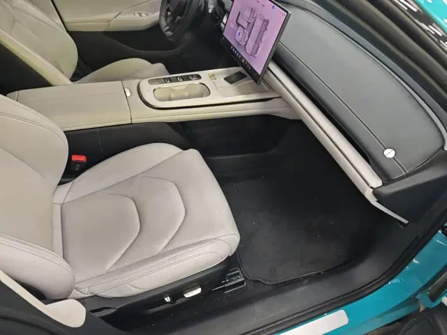 Xiaomi SU7 — Фото автомобиля 24