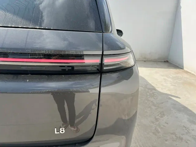 Li Auto L8 — Фото автомобиля 13