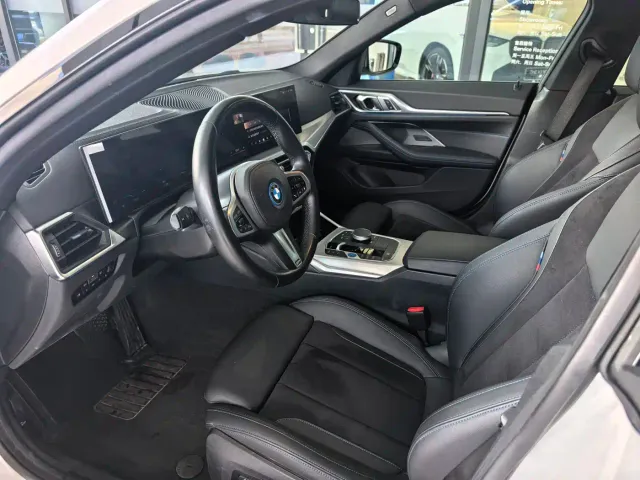 BMW i4 — Фото автомобиля 4