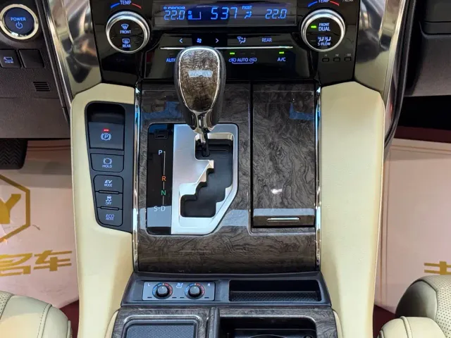 Toyota Vellfire — Фото автомобиля 20