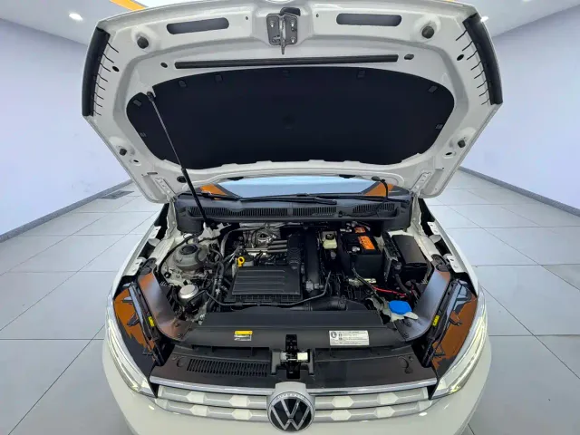 Volkswagen Touran — Фото автомобиля 7