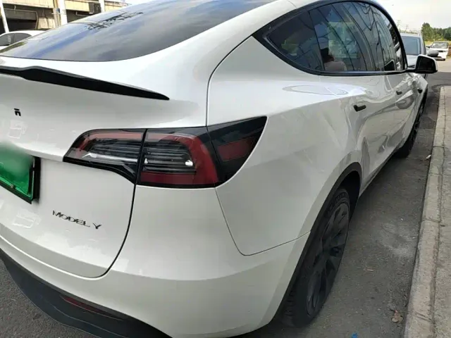 Tesla Model Y — Фото автомобиля 7