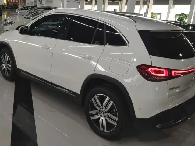 Mercedes-Benz EQA — Фото автомобиля 4