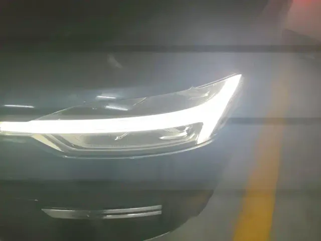 Volvo XC60 — Фото автомобиля 5