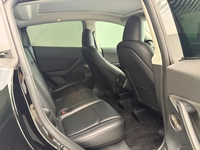 Tesla Model Y — Фото автомобиля 9