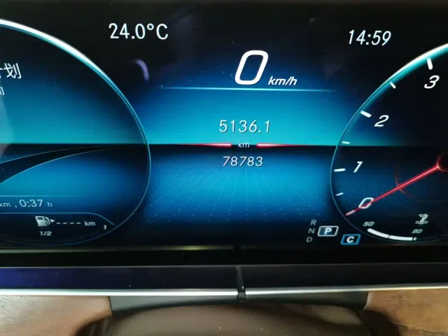 Mercedes-Benz E-Class — Фото автомобиля 4