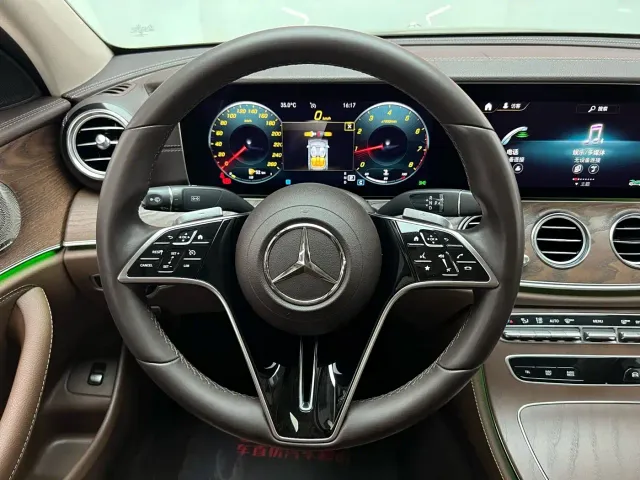 Mercedes-Benz E-Class — Фото автомобиля 14