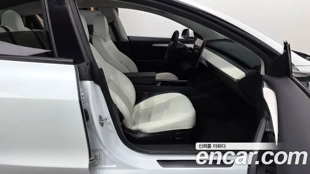 Tesla Model 3 — Фото автомобиля 16