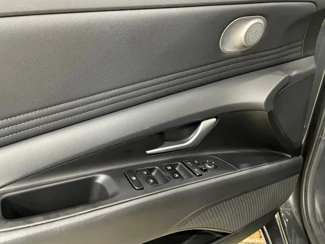 Hyundai Elantra — Фото автомобиля 13