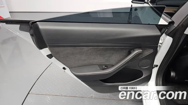 Tesla Model 3 — Фото автомобиля 13