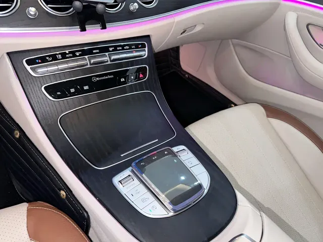 Mercedes-Benz E-Class — Фото автомобиля 11
