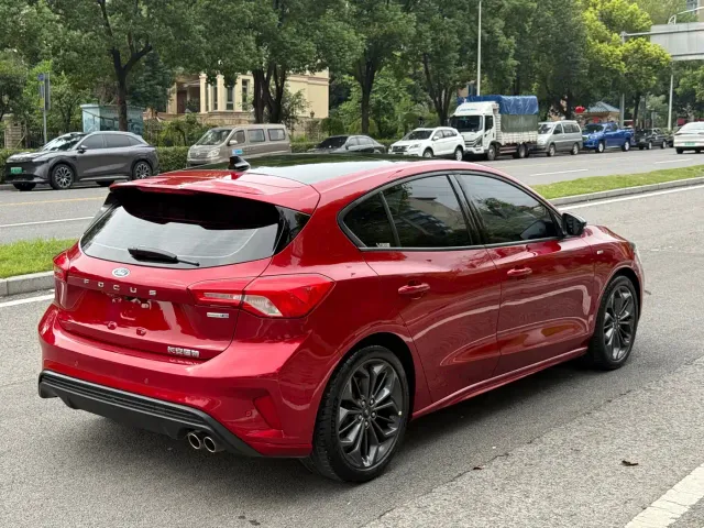 Ford Focus — Фото автомобиля 5