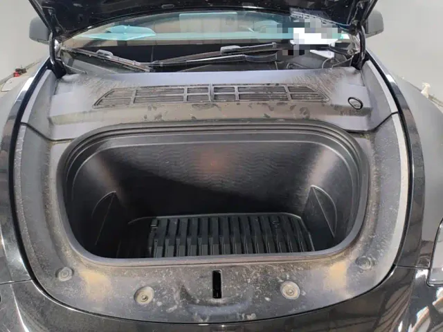 Tesla Model Y — Фото автомобиля 15
