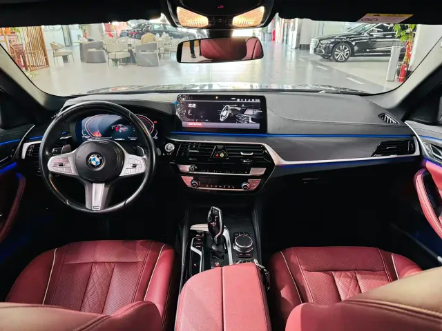 BMW 5 Series — Фото автомобиля 5