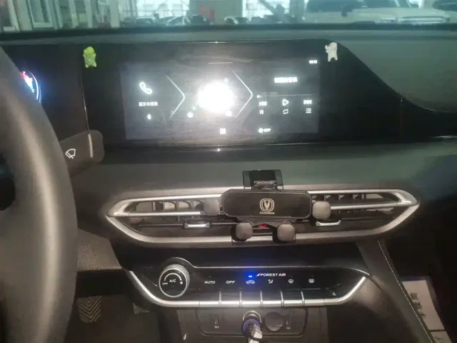 Changan Eado — Фото автомобиля 12