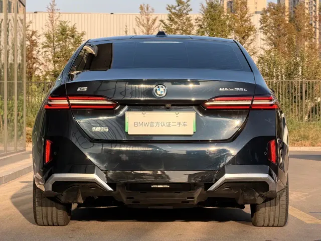BMW i5 — Фото автомобиля 8