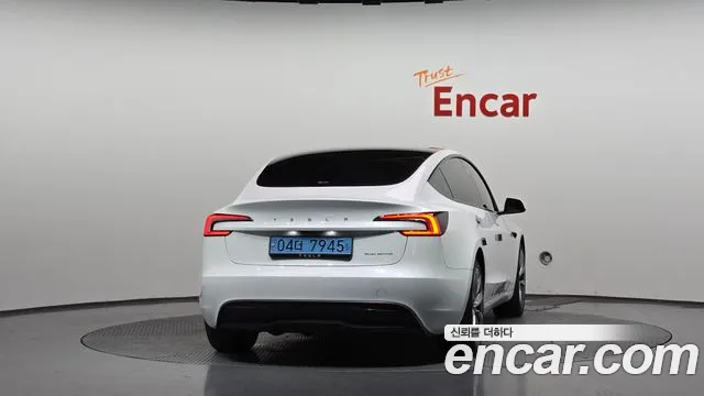 Tesla Model 3 — Фото автомобиля 3