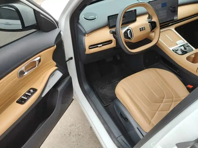Geely Galaxy Starship 7 EM-i — Фото автомобиля 15