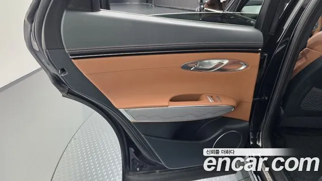 Genesis GV70 — Фото автомобиля 13