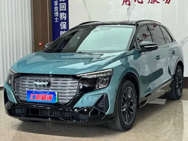 Фотография автомобиля — Audi Q5 e-tron
