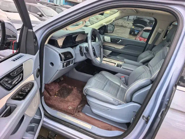 Lincoln Navigator — Фото автомобиля 11