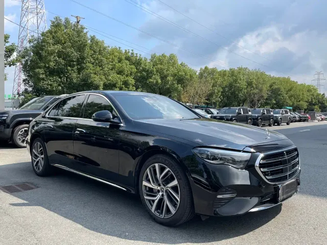 Mercedes-Benz E-Class — Фото автомобиля 3