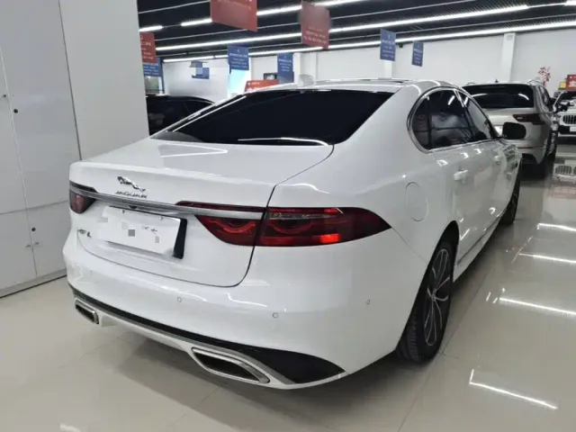 Jaguar XFL — Фото автомобиля 6