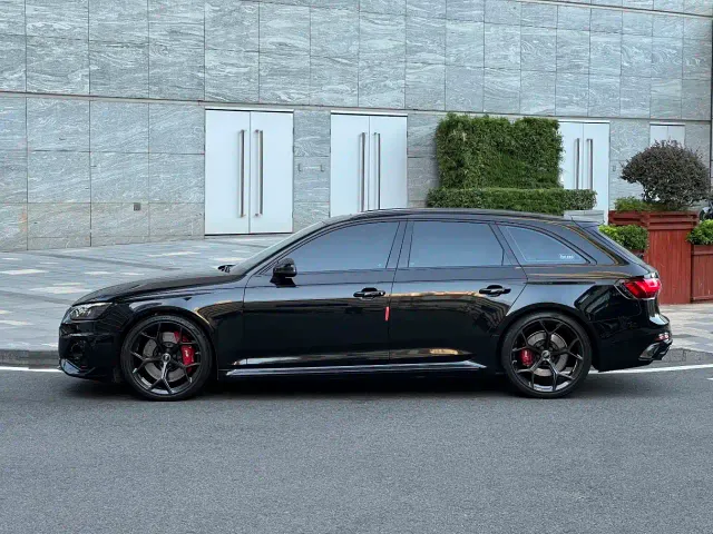 Audi RS 4 — Фото автомобиля 3
