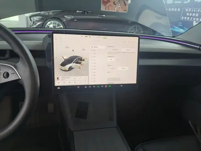 Tesla Model 3 — Фото автомобиля 12