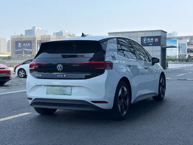 Volkswagen ID.3 — Фото автомобиля 16