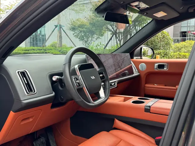 Li Auto L7 — Фото автомобиля 10